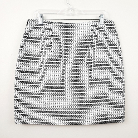 Ann Taylor | Black Graphic Jacquard Mini Skirt - Picture 6 of 8